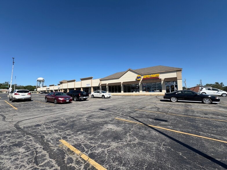 More Photos Of 114-138 E North Ave, Belton General Retail For Sale