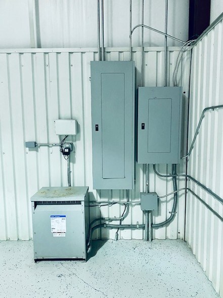 More Photos Of 8131 Red Bluff Rd, Pasadena Warehouse For Lease