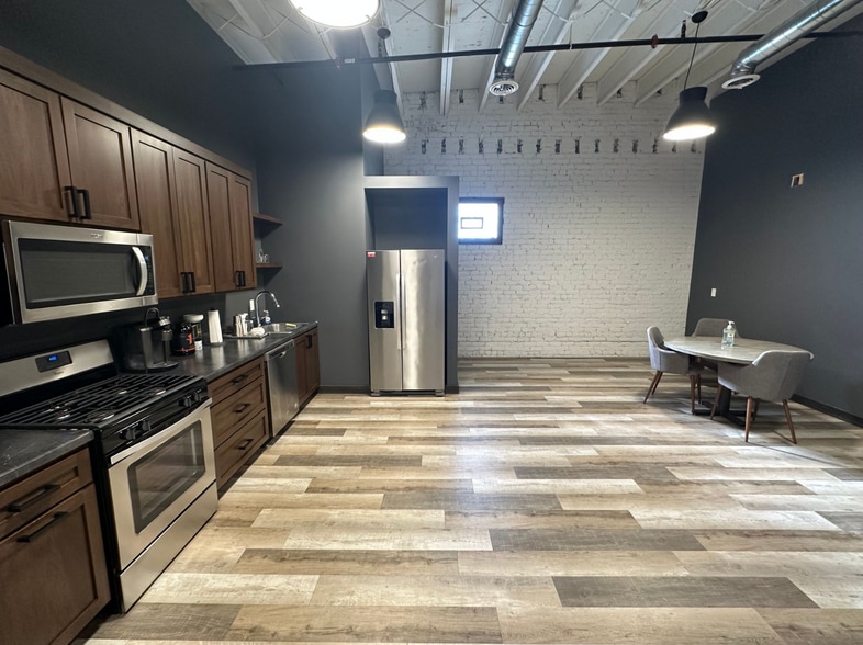 More Photos Of 108 N Main St, Crown Point Storefront Retail Office For Lease