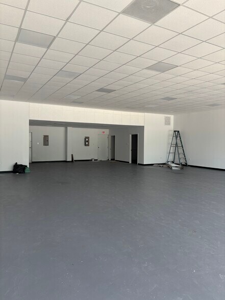 More Photos Of 82371 Highway 25, Folsom Service Station For Lease