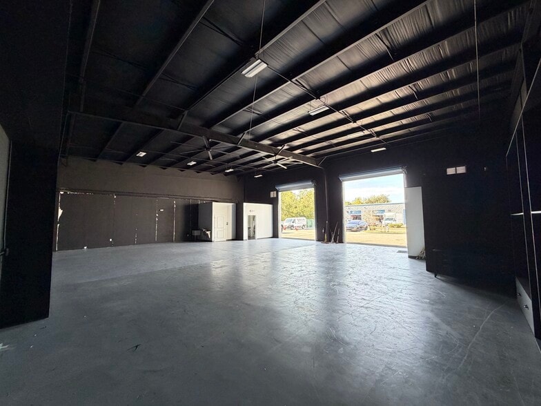 More Photos Of 1445 Hamlin Ave, Saint Cloud Light Distribution For Lease