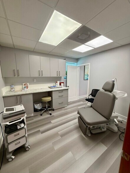 More Photos Of 1911 Harrison St, Hollywood Medical For Lease