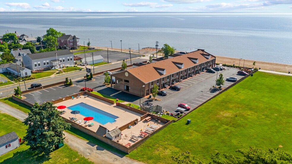 More Photos Of 30 Colonial Ave, Colonial Beach Hotel For Sale