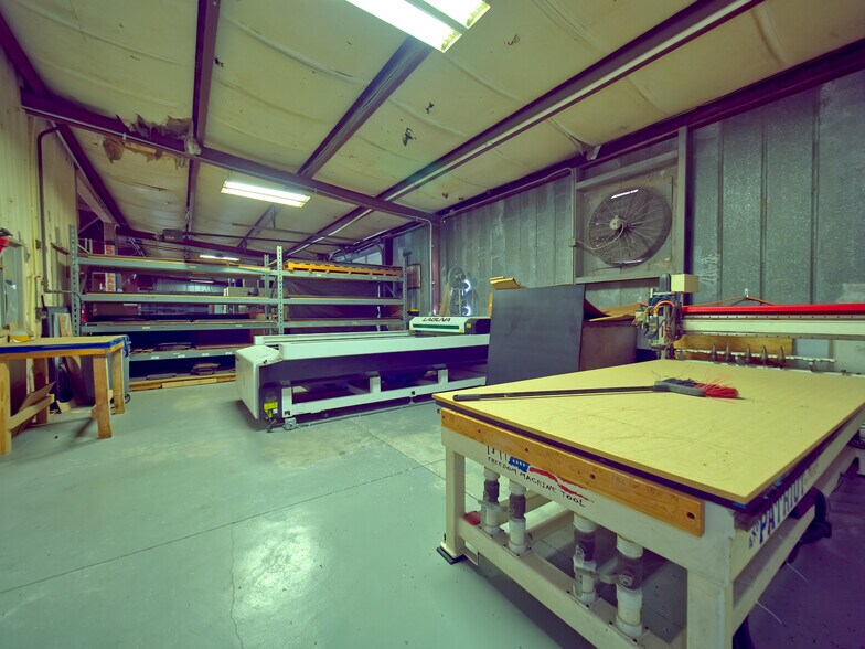 More Photos Of 1451 E Jefferson St, Brooksville Flex For Lease