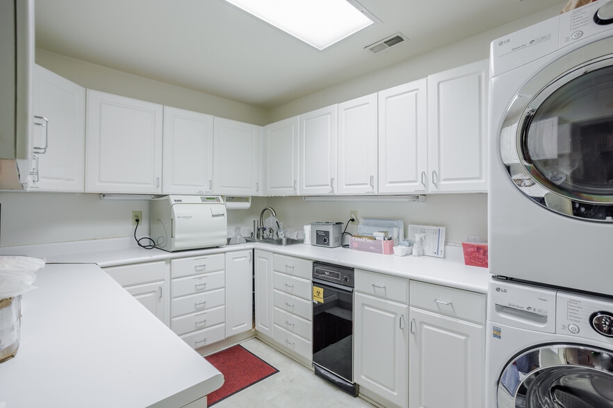 Primary Photo Of 230-236 Thomas More Pky, Crestview Hills Medical For Sale