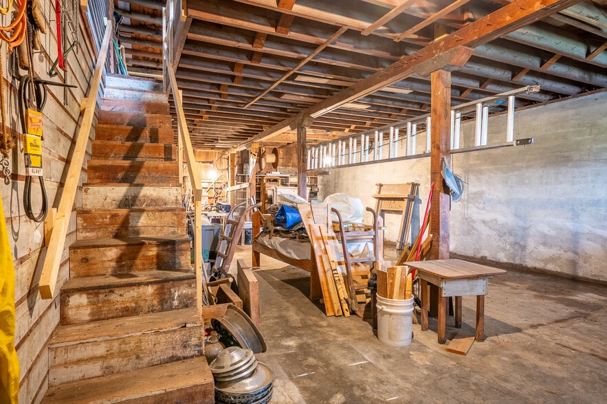 More Photos Of 11 Mount Zion Rd, Elk Creek Freestanding For Sale