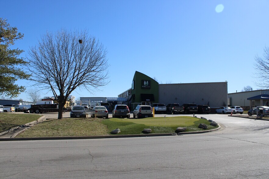 More Photos Of 1051 SE Century Dr, Lee's Summit Freestanding For Sale