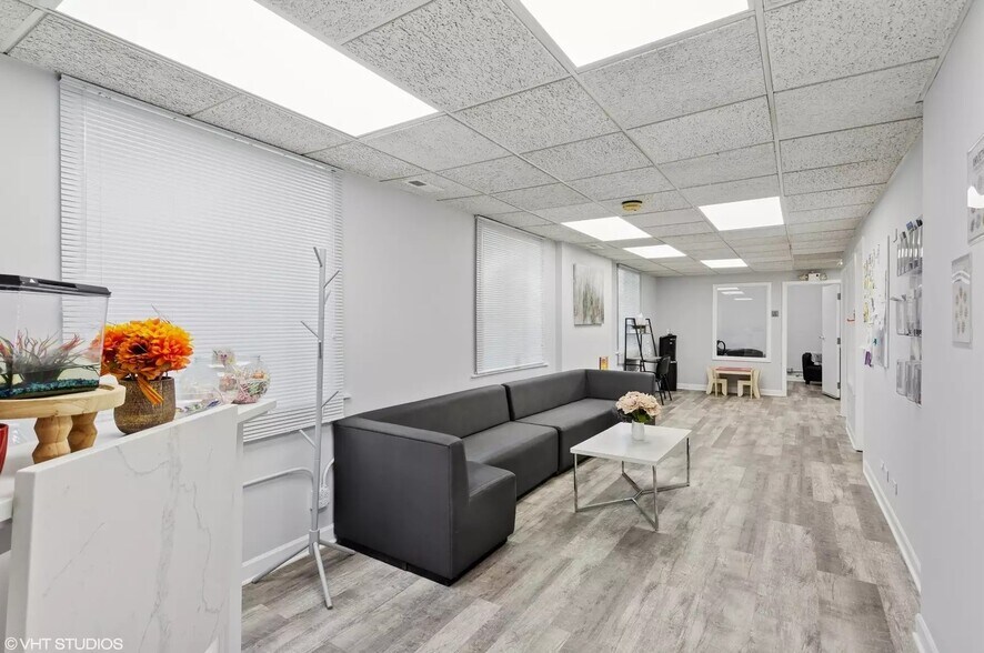 More Photos Of 1335 Dodge Ave, Evanston Loft Creative Space For Sale