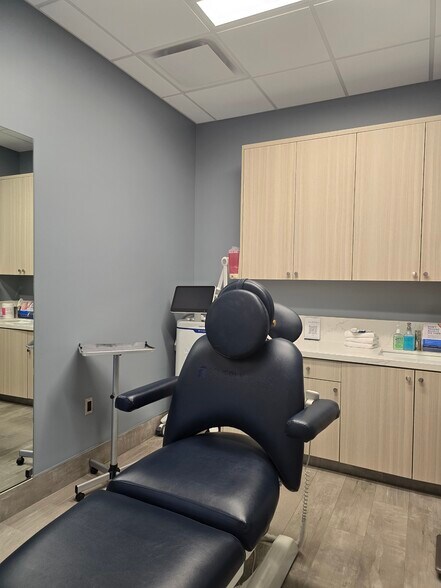 More Photos Of 8550-8594 Santa Monica Blvd, West Hollywood General Retail For Sale