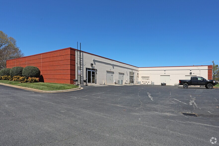 More Photos Of 7021 Albert Pick Rd, Greensboro Light Distribution For Lease