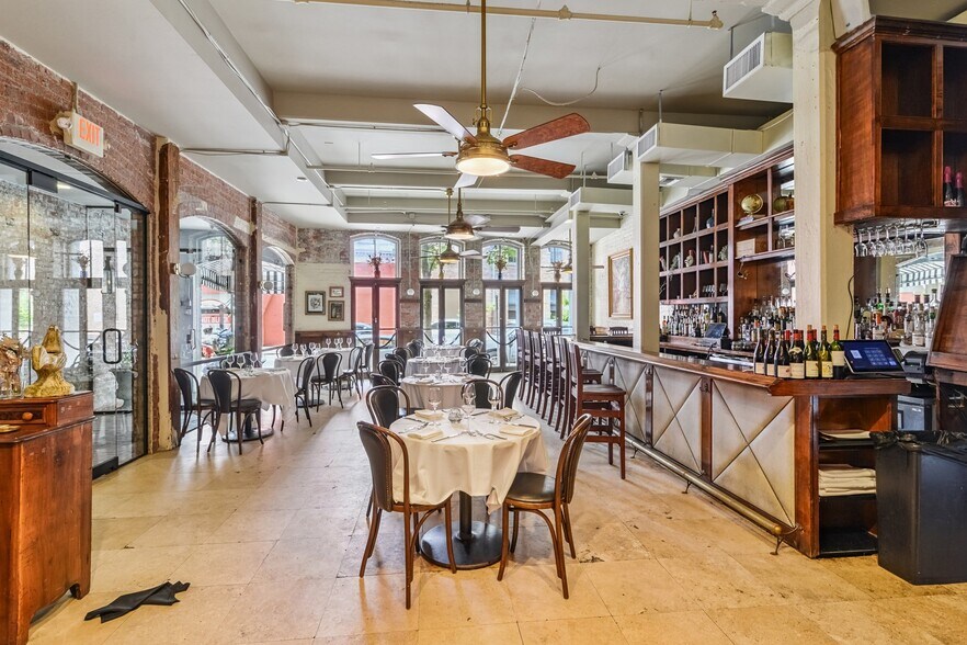 More Photos Of 746 Tchoupitoulas St, New Orleans General Retail For Sale