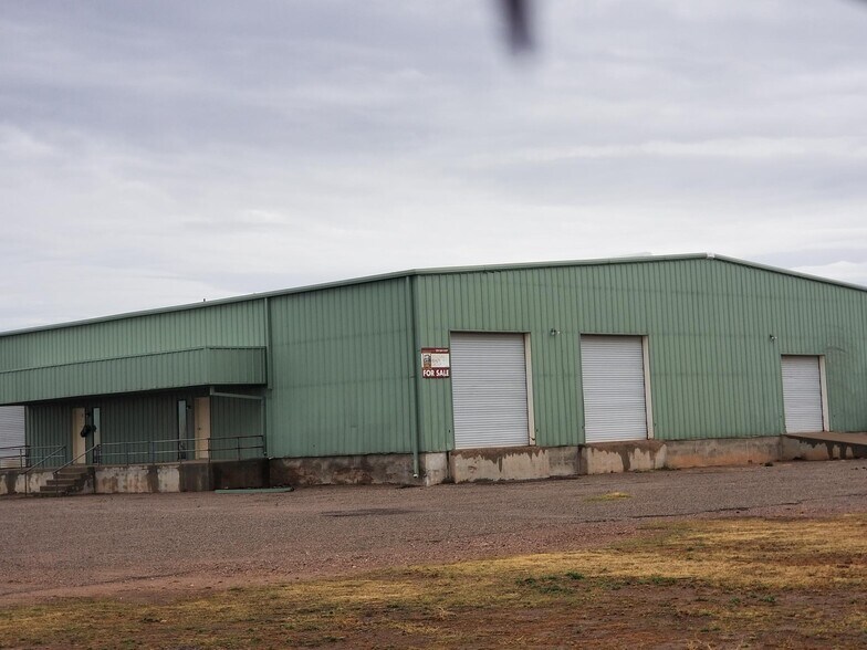 More Photos Of 100 E 9th St, Douglas Warehouse For Sale