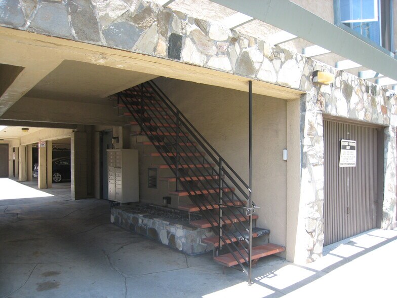 More Photos Of 407 Vernon St, Oakland Apartments For Sale