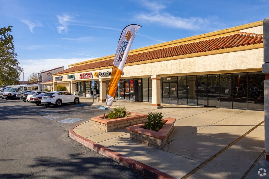 More Photos Of 1743 E Palmdale Blvd, Palmdale Department Store For Lease