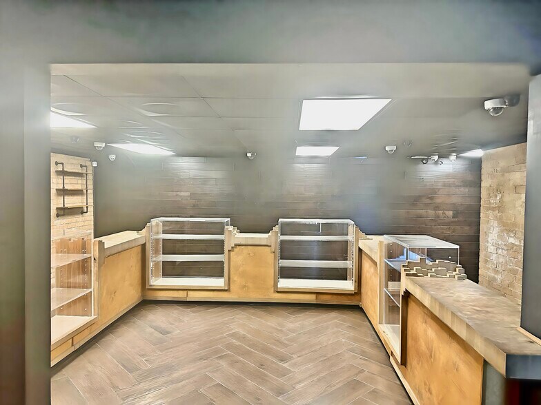 More Photos Of 5277 W Jefferson Blvd, Los Angeles General Retail For Sale