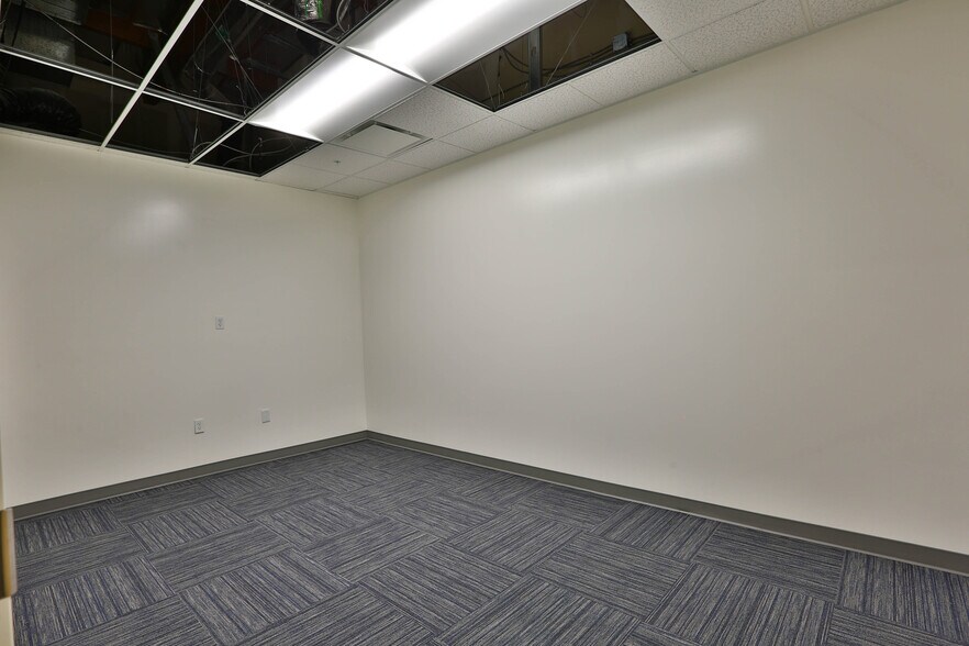 More Photos Of 118-122 Charcot Ave, San Jose Flex For Lease