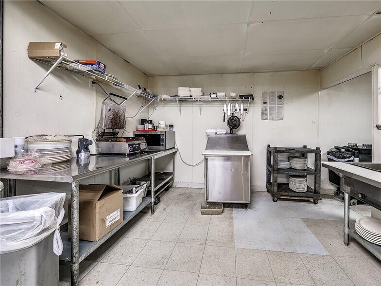 More Photos Of 1901 SW 27th St, El Reno Restaurant For Sale