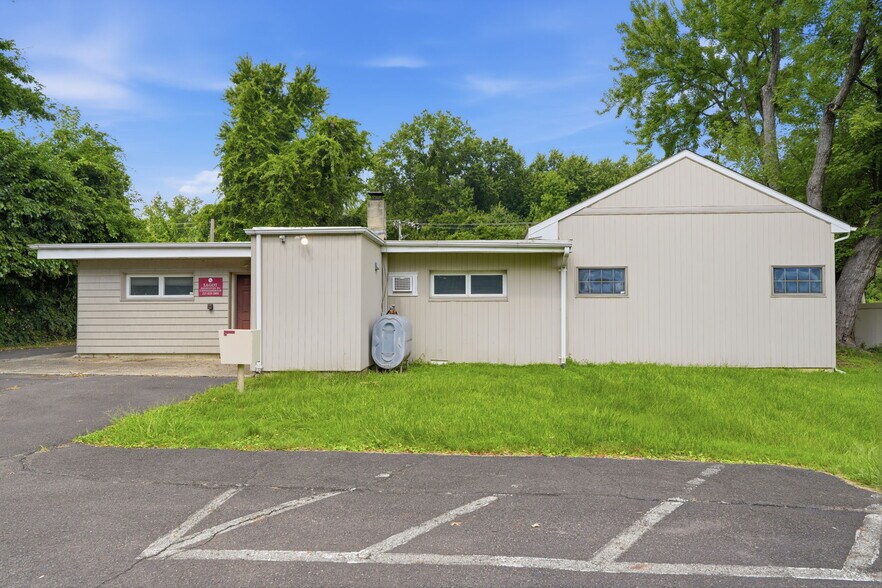 More Photos Of 3157 Mechanicsville Rd, Eddington Medical For Sale