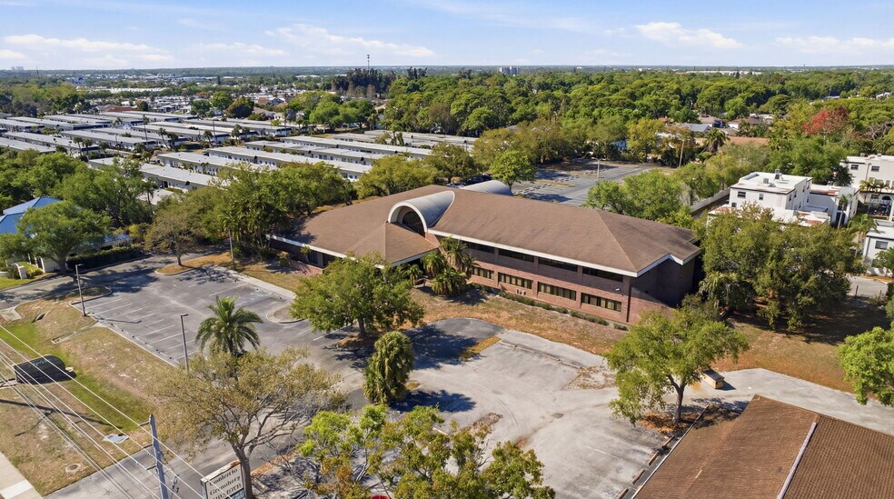 More Photos Of 7655 38th Ave N, Saint Petersburg Office For Sale