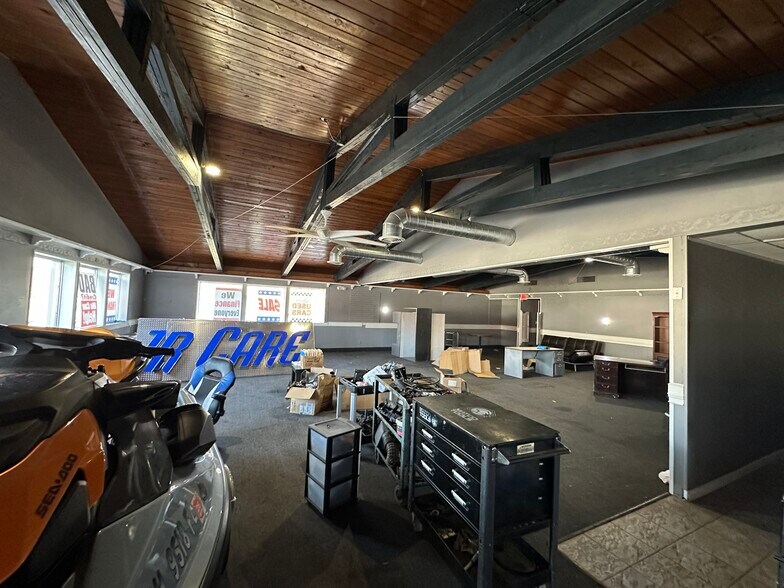 More Photos Of 28333 Grand River Ave, Farmington Hills Auto Dealership For Sale