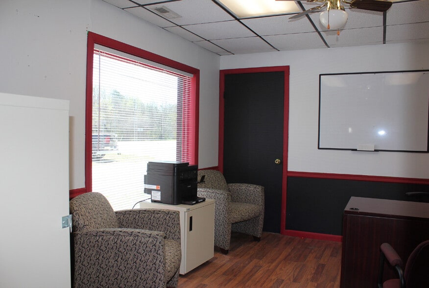 More Photos Of 3736 George Washington Memorial Hwy, Hayes General Retail For Sale