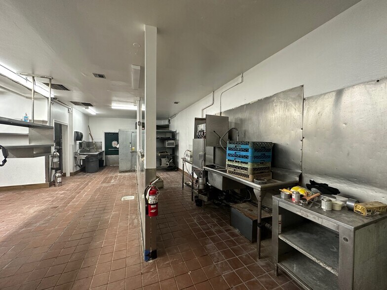 More Photos Of 1124 Washington Way, Longview Restaurant For Sale