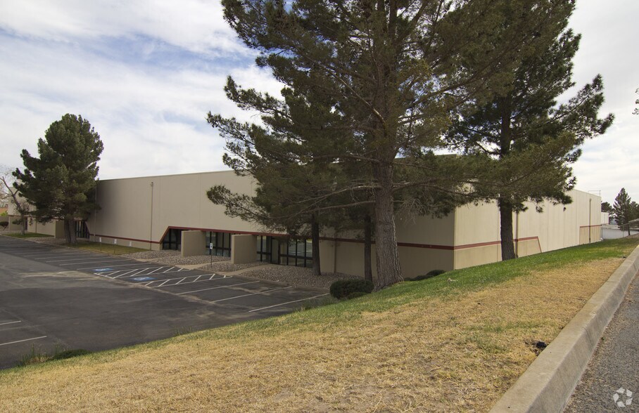 More Photos Of 11560 Rojas Dr, El Paso Distribution For Lease