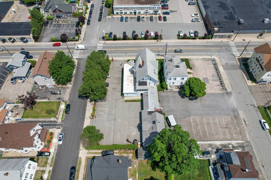 More Photos Of 684 Park Ave, Cranston Storefront Retail Residential For Lease