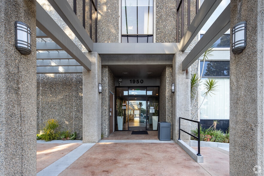 More Photos Of 1950 E 17th St, Santa Ana Medical For Lease