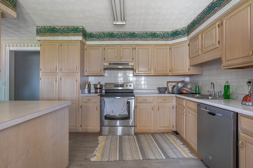 More Photos Of 5174 Hamilton Middletown Rd, Hamilton Light Distribution For Sale