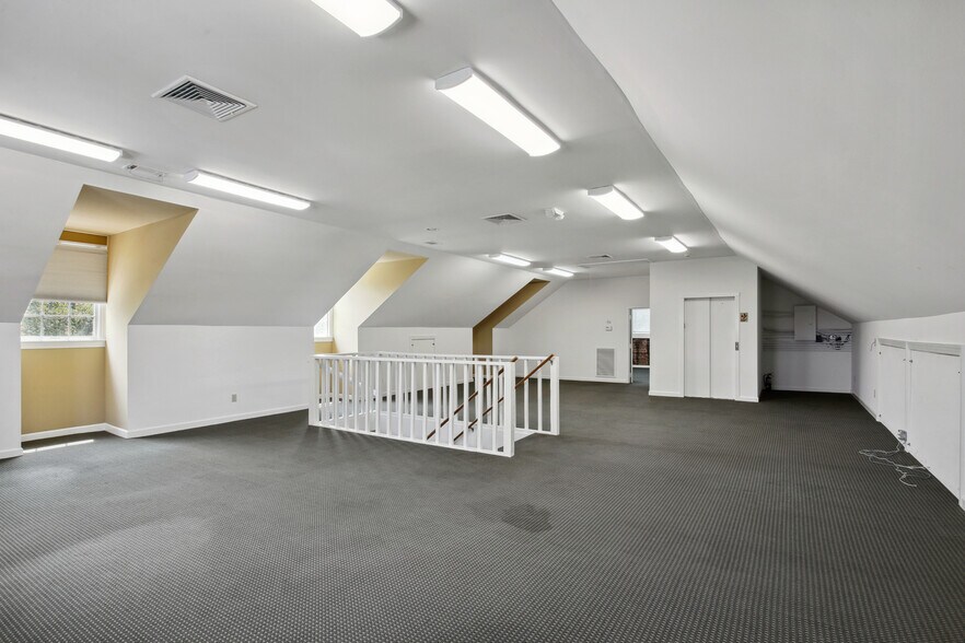 More Photos Of 1719 Abercorn St, Savannah Office Residential For Sale