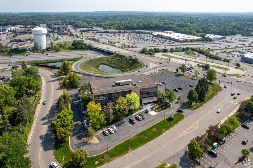 More Photos Of 13100 Wayzata Blvd, Minnetonka Office For Lease
