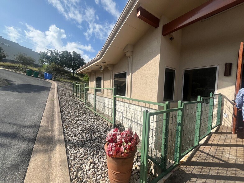 More Photos Of 20500 Fm 1431, Lago Vista Loft Creative Space For Lease