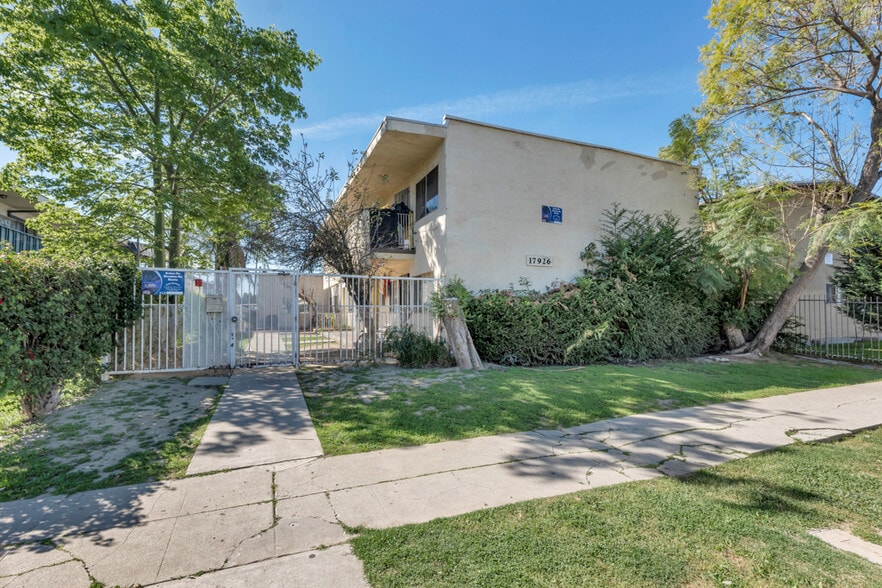 Primary Photo Of 17926 Schoenborn St, Northridge Apartments For Sale