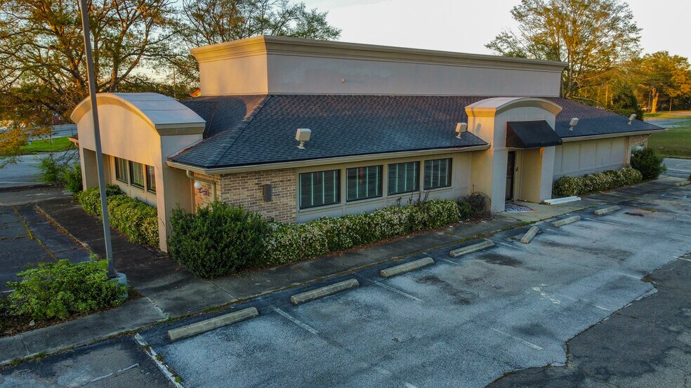 More Photos Of 1329 Main St, Chipley Restaurant For Lease