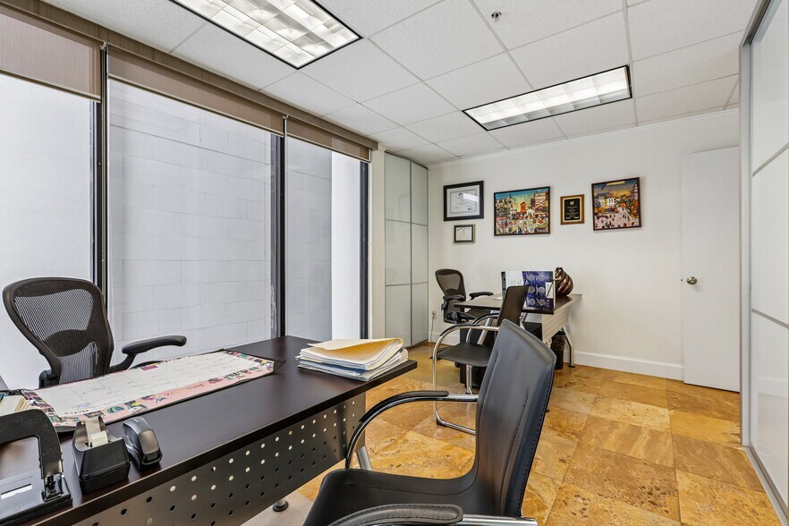 More Photos Of 1110 Brickell Ave, Miami Office For Sale