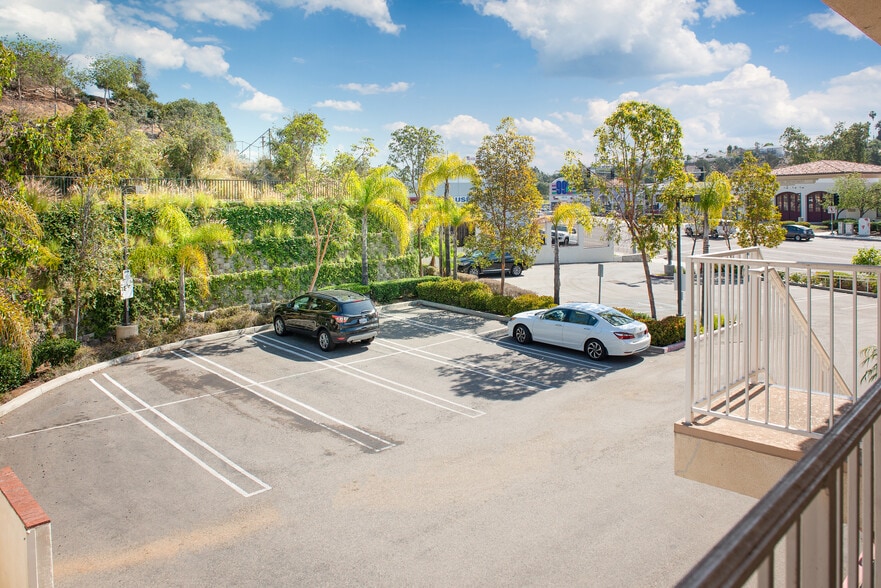 More Photos Of 640 E Vista Way, Vista Office For Lease