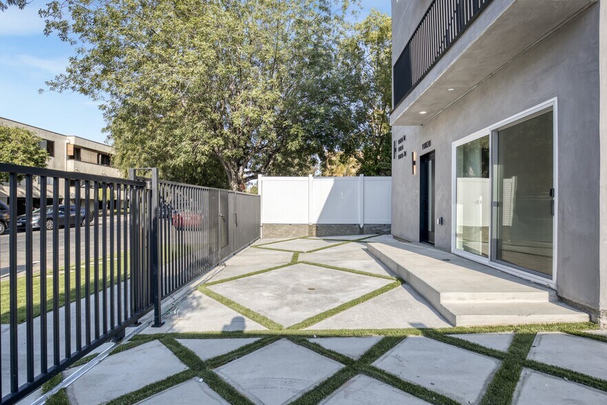 More Photos Of 10826 Hesby St, North Hollywood Apartments For Sale