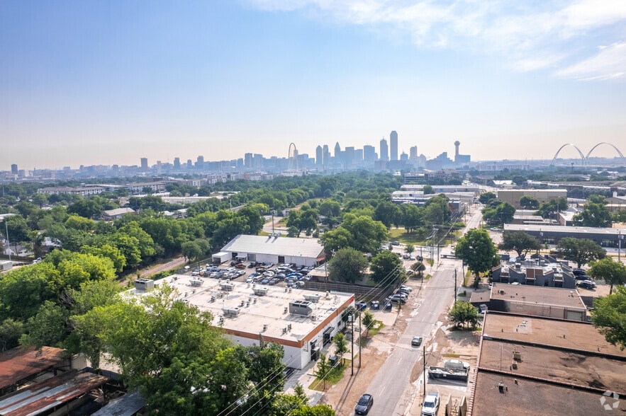 More Photos Of 921 W Commerce St, Dallas Warehouse For Lease