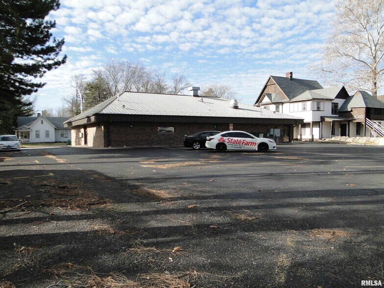 More Photos Of 509 N Lafayette St, Macomb Office For Sale