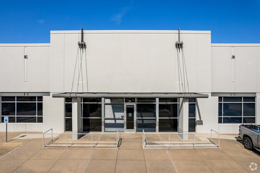 More Photos Of 2805 E Plano Pky, Plano Distribution For Lease