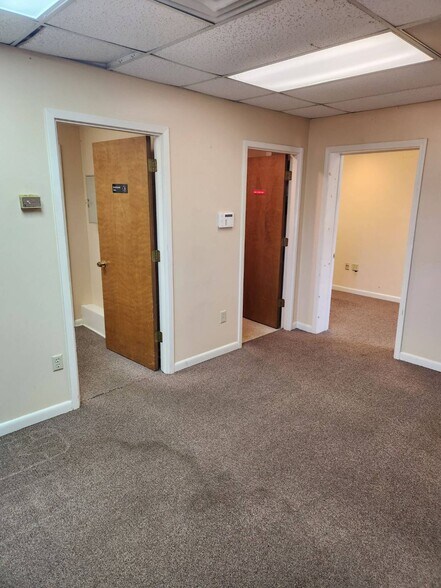 Primary Photo Of 502 Twin Bridges Rd, Alexandria Self Storage For Lease