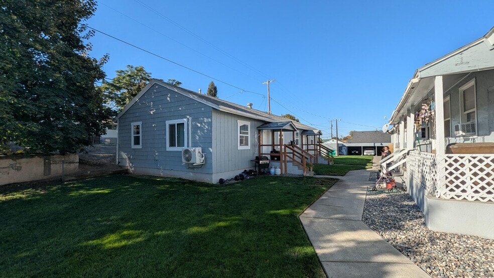 More Photos Of 204 SE 12th St, College Place Apartments For Sale