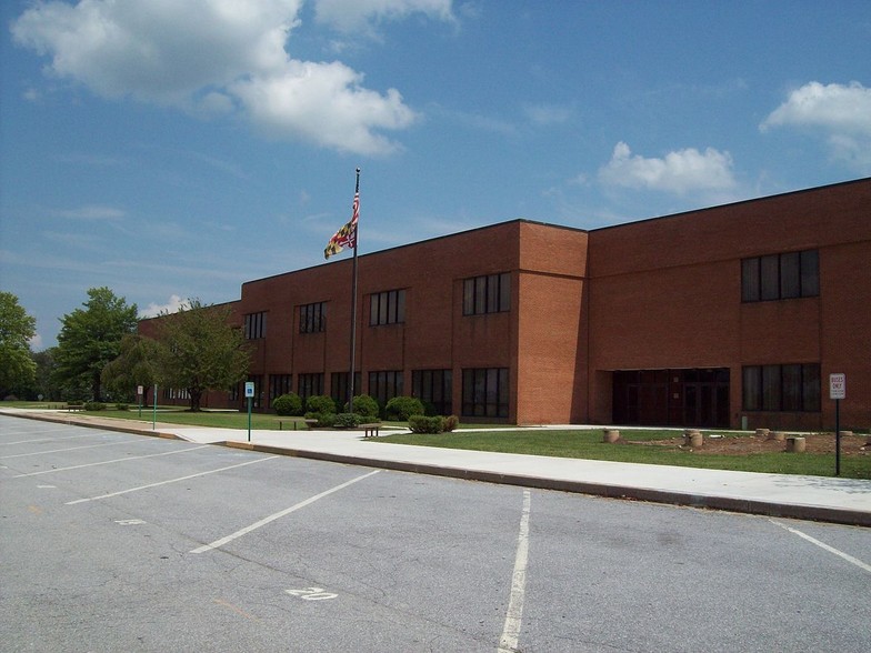 Primary Photo Of 1400 Panther Dr, Hampstead Schools For Lease