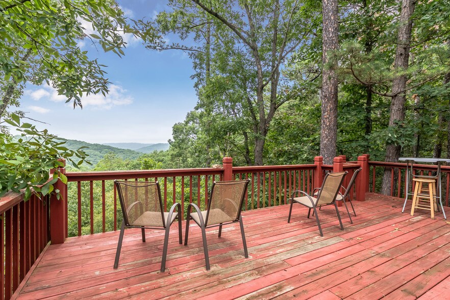 More Photos Of 15695 Highway 187, Eureka Springs Hotel For Sale