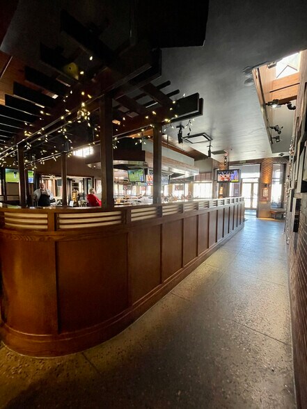 More Photos Of 7401 E 1st Ave, Denver Bar For Sale
