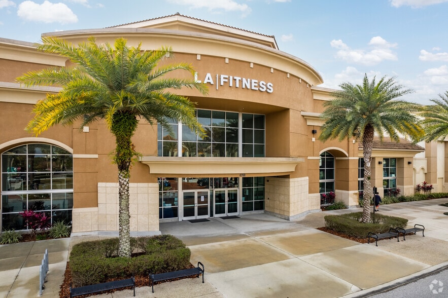More Photos Of 4700-4744 S Apopka Vineland Rd, Orlando Unknown For Lease