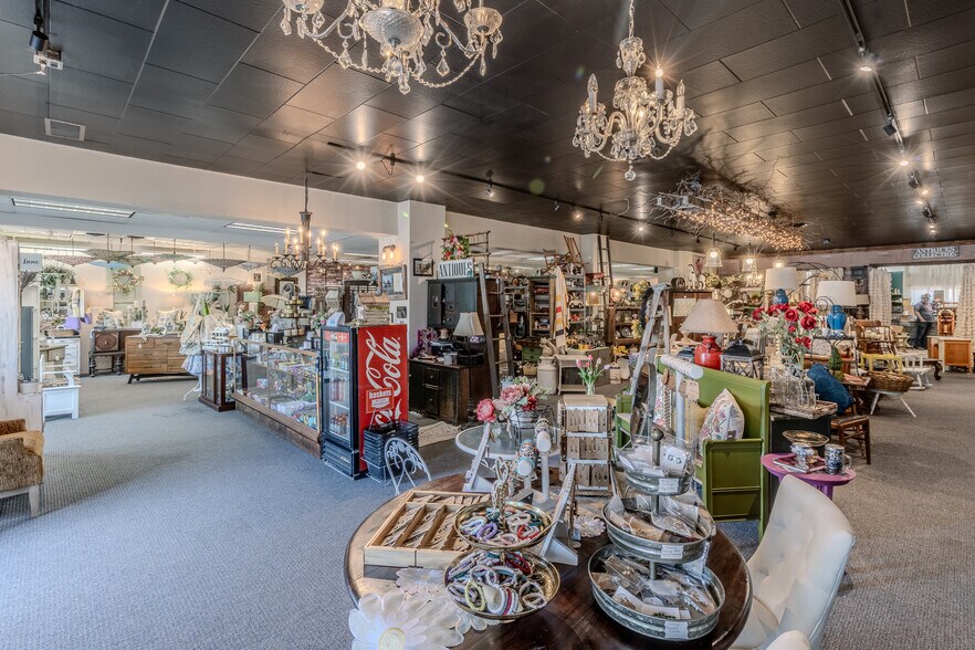 More Photos Of 315-317 W Kennewick Ave, Kennewick Storefront For Sale