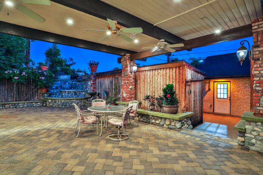 More Photos Of 436 Oakdale Dr, Claremont Flex For Sale