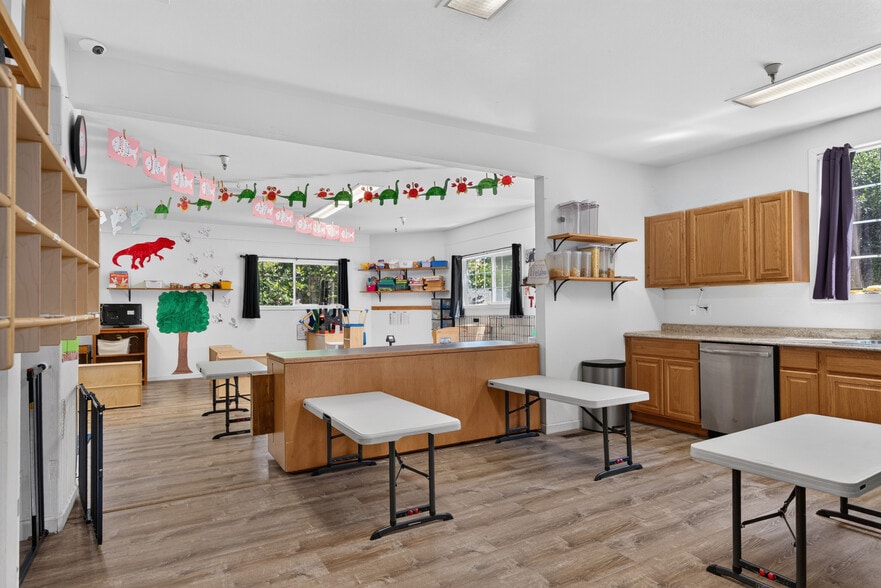 More Photos Of 530 N Cloverdale Blvd, Cloverdale Specialty For Sale